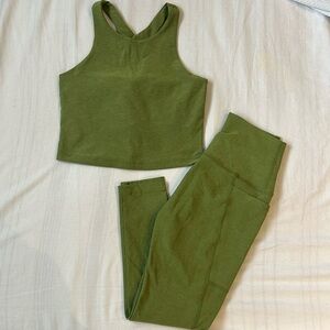 Beyond Yoga set in Fern